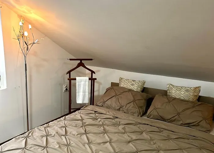 Luxury Leon סקופיה